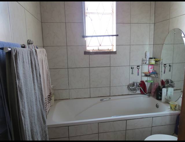 3 BEDROOM FREEHOLD FOR SALE IN BURGERSHOOP